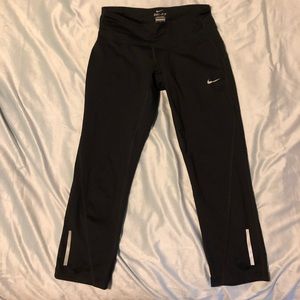 Black Nike cropped leggings